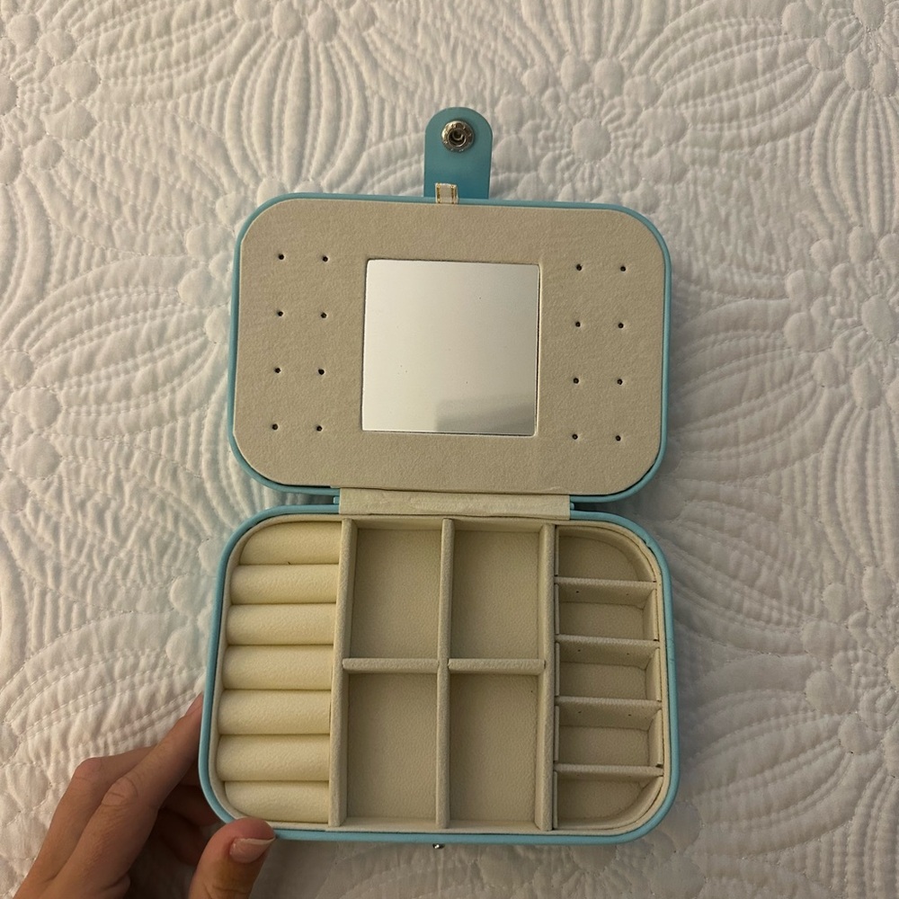 Compact Blue Jewelry Organizer